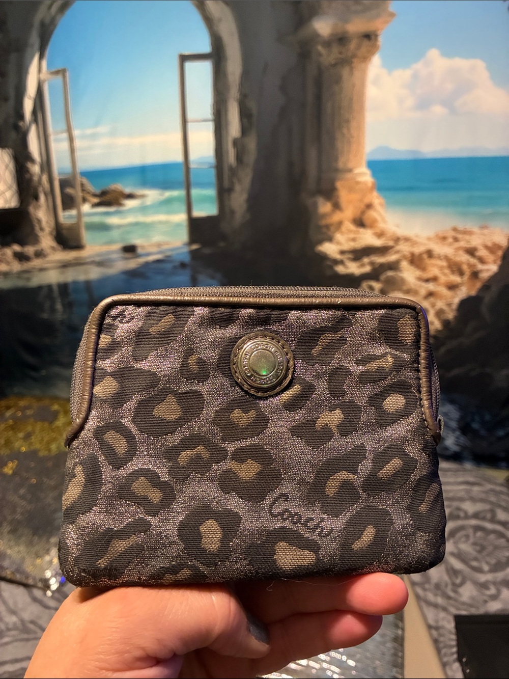 #452| Coach Leopard coin ๐ purse/card holder, inside needs cleaned & zipper pull - Picture 4 of 8